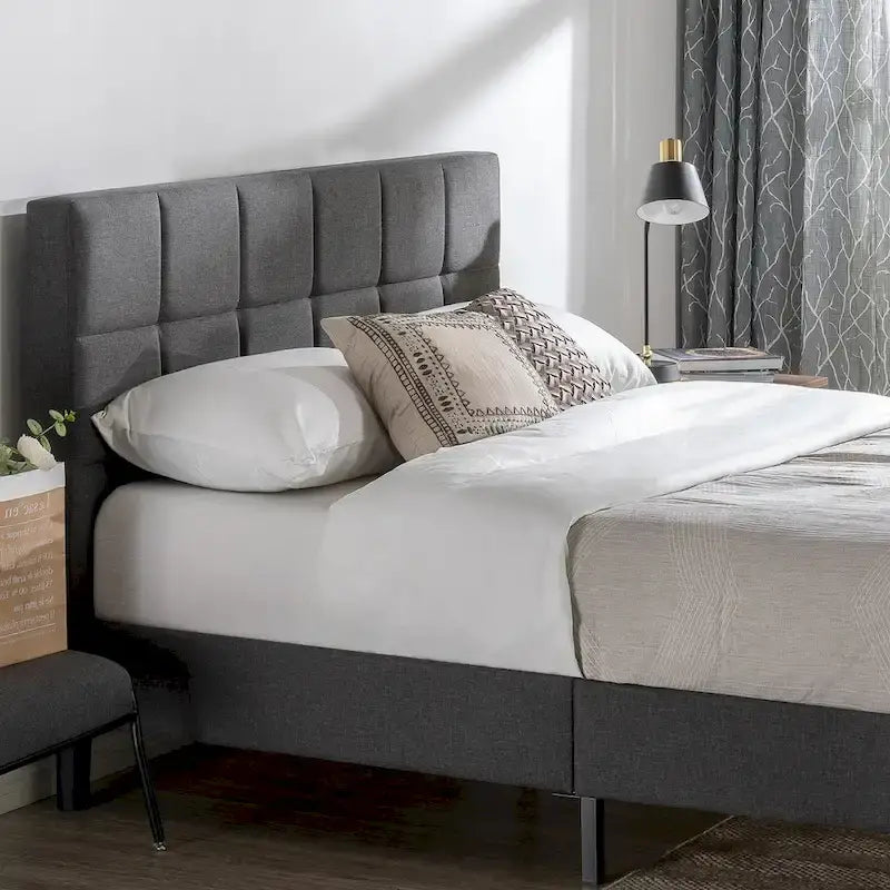 Cadre de lit plateforme King rembourré en tissu gris